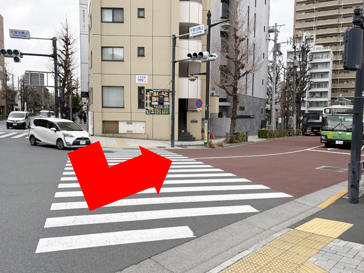 千登世橋の交差点の写真